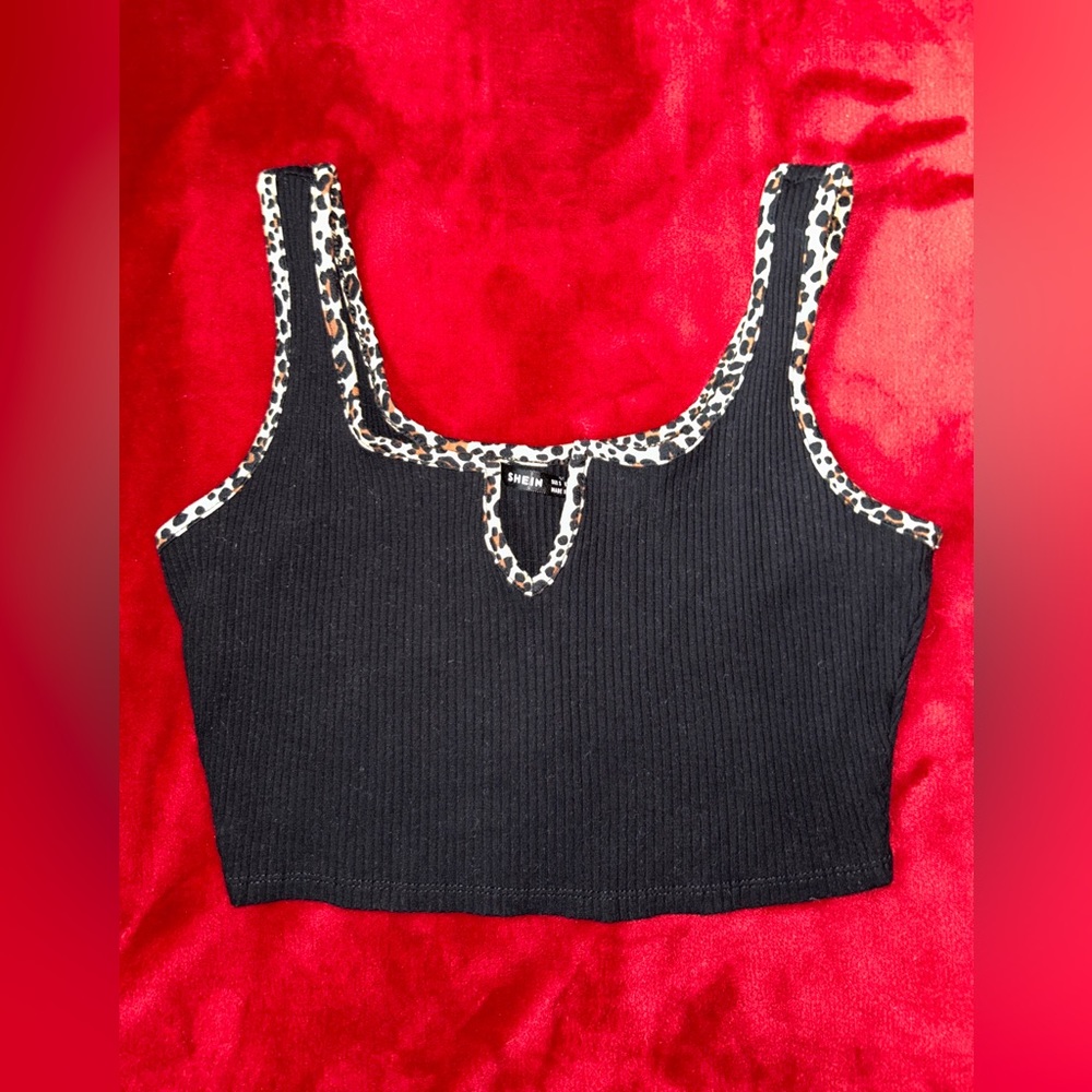 Black crop top with leopard outline